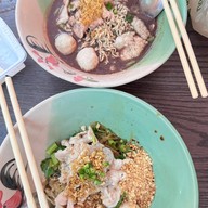 เตี๋ยวเรือซุปเปอร์แซ่บ!! ซีอิ๊วแห้ง ลองปะ..