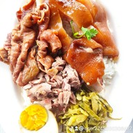 ขาหมูตั๋งโต๊ะ