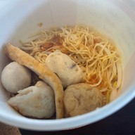 เมนูของร้าน กิมง้วนลูกชิ้นปลา (MICHELIN Bib Gourmand) จอมทอง