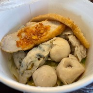 เมนูของร้าน กิมง้วนลูกชิ้นปลา (MICHELIN Bib Gourmand) จอมทอง