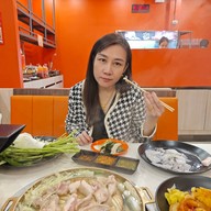 มีท ฮันเตอร์ Little Walk - Rattanathibeth : (ลิตเติ้ล วอล์ค รัตนาธิเบศร์)