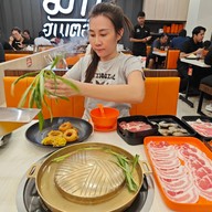 มีท ฮันเตอร์ Little Walk - Rattanathibeth : (ลิตเติ้ล วอล์ค รัตนาธิเบศร์)