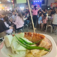 เมนูของร้าน ไส้กรอกยักษ์ จัมโบ้ ตลาดกลางลาดสวาย