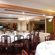 ภัตตาคาร แกรนด์ เชียงการีล่า ธนิยะ