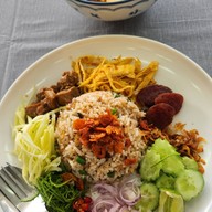 เมนูของร้าน ข้าวคลุกกะปิ เจ๊หุยตลาดน้อย ถ. กัลปพฤกษ์ ติดถนนใหญ่แยกกำนันแม้น ตรงข้ามโฮมโปร ถนนกัลปพฤกษ์