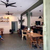 ชาม CHARM Bistro & Restaurant