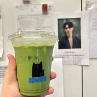 Rowie's Coffee Pinklao Meow