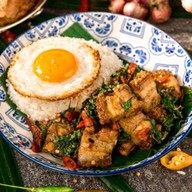 กะเพราขุนช้าง สุขุมวิท 16