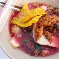 เมนูของร้าน เย็นตาโฟรสเด็ด  ก๋วยจั๊บรสเด็ด (ป้านัน) โต้รุ่งตลาดกลางลาดสวาย