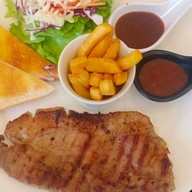 เย็นตาโฟลูกชิ้นปลา วรจักร เหล่านาดี