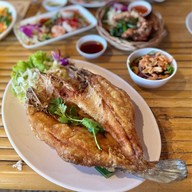 เมนูของร้าน ธรรมชาติ อิสาน บีช คาเฟ่ พระยาสุเรนทร์