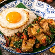 กะเพราขุนช้าง สุขุมวิท 16