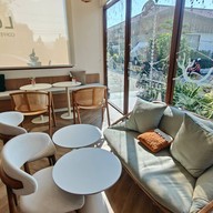Long haul cafe - ลองฮาวล์ -