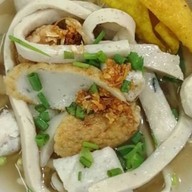 เย็นตาโฟลูกชิ้นปลา วรจักร เหล่านาดี