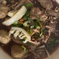 ก๋วยเตี๋ยวลูกชิ้นวังชะโอน by สี่แคว สาขารัชดา 36