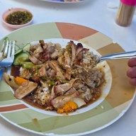 ข้าวหมูแดงหมูกรอบ หงษ์หยก