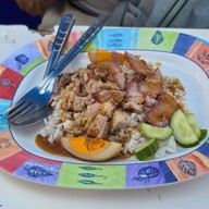 ข้าวหมูแดงหมูกรอบ หงษ์หยก
