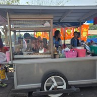 ข้าวหมูแดงหมูกรอบ หงษ์หยก