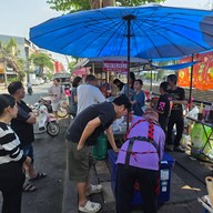 ข้าวหมูแดงหมูกรอบ หงษ์หยก