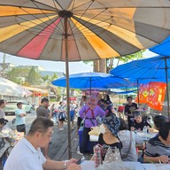 ข้าวหมูแดงหมูกรอบ หงษ์หยก