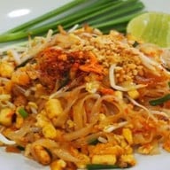 คุ้มผัดไทย(โคตรคุ้ม) byกวักข้าว บ้านแม่ย่อยสันศรี