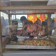 ข้าวหมูแดงหมูกรอบ หงษ์หยก