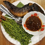 เสน อาหารไทย พุทธมณฑลสาย 1