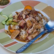 ข้าวหมูแดงหมูกรอบ หงษ์หยก