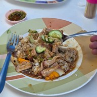 ข้าวหมูแดงหมูกรอบ หงษ์หยก