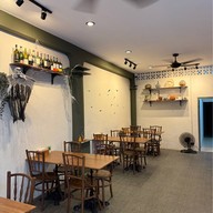 ชาม CHARM Bistro & Restaurant