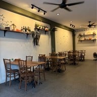 ชาม CHARM Bistro & Restaurant