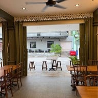 ชาม CHARM Bistro & Restaurant