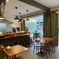 ชาม CHARM Bistro & Restaurant