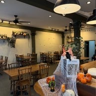 ชาม CHARM Bistro & Restaurant