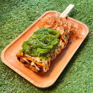 Mr.YAKI พิซซ่าญี่ปุ่นเสียบไม้ ตลาดกรีนเวลล็อก D4