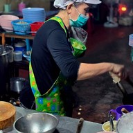 ต้มยำ /ตามสั่ง ทุกอย่าง 40 ปากซอยท่าดินแดง 10