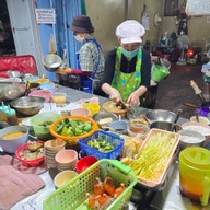 ต้มยำ /ตามสั่ง ทุกอย่าง 40 ปากซอยท่าดินแดง 10