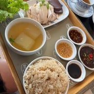 เรือนต้น มณเฑียร สุรวงศ์