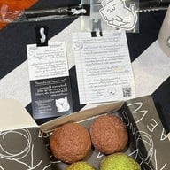 แมวเป็นของเหลว ขนม ชูครีม ชานม โกโก้ กาแฟ นมเผือก น้ำส้ม แมวเป็นของเหลว