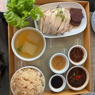 เรือนต้น มณเฑียร สุรวงศ์