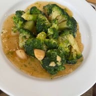 เรือนต้น มณเฑียร สุรวงศ์