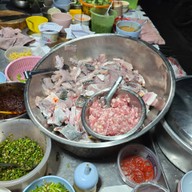 ต้มยำ /ตามสั่ง ทุกอย่าง 40 ปากซอยท่าดินแดง 10