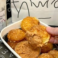 แมวเป็นของเหลว ขนม ชูครีม ชานม โกโก้ กาแฟ นมเผือก น้ำส้ม แมวเป็นของเหลว