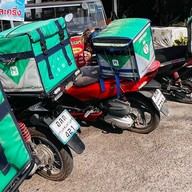 ข้าวขาหมูสีลม กับ กะเพราขาหมูโครตอร่อย ท่าข้าม28