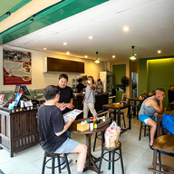 หน้าร้าน แซ่พุ้น ข้าวหน้าไก่หล็อกหงาทิ้น ศาลเจ้าพ่อเสือ