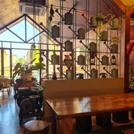 โรงบ่มปัวคาเฟ่แอนด์อีทเทอรี่