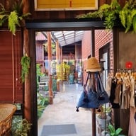 โรงบ่มปัวคาเฟ่แอนด์อีทเทอรี่