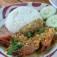 ร้านมุมลับราดหน้านายซอ