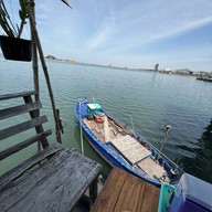 ร้านมุมลับราดหน้านายซอ