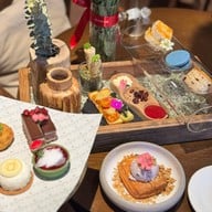 Divana Signature Cafe emsphere